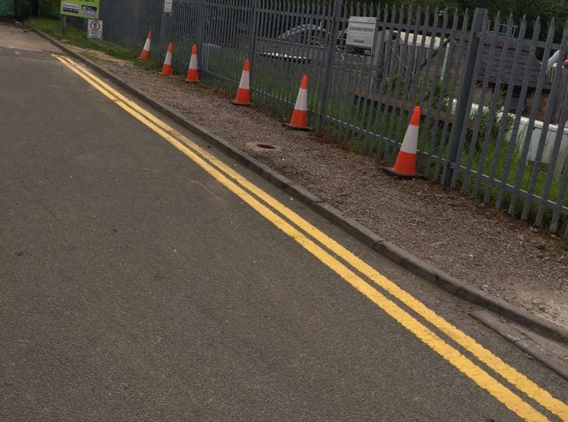 Double yellow lines - Bicester industrial Estate